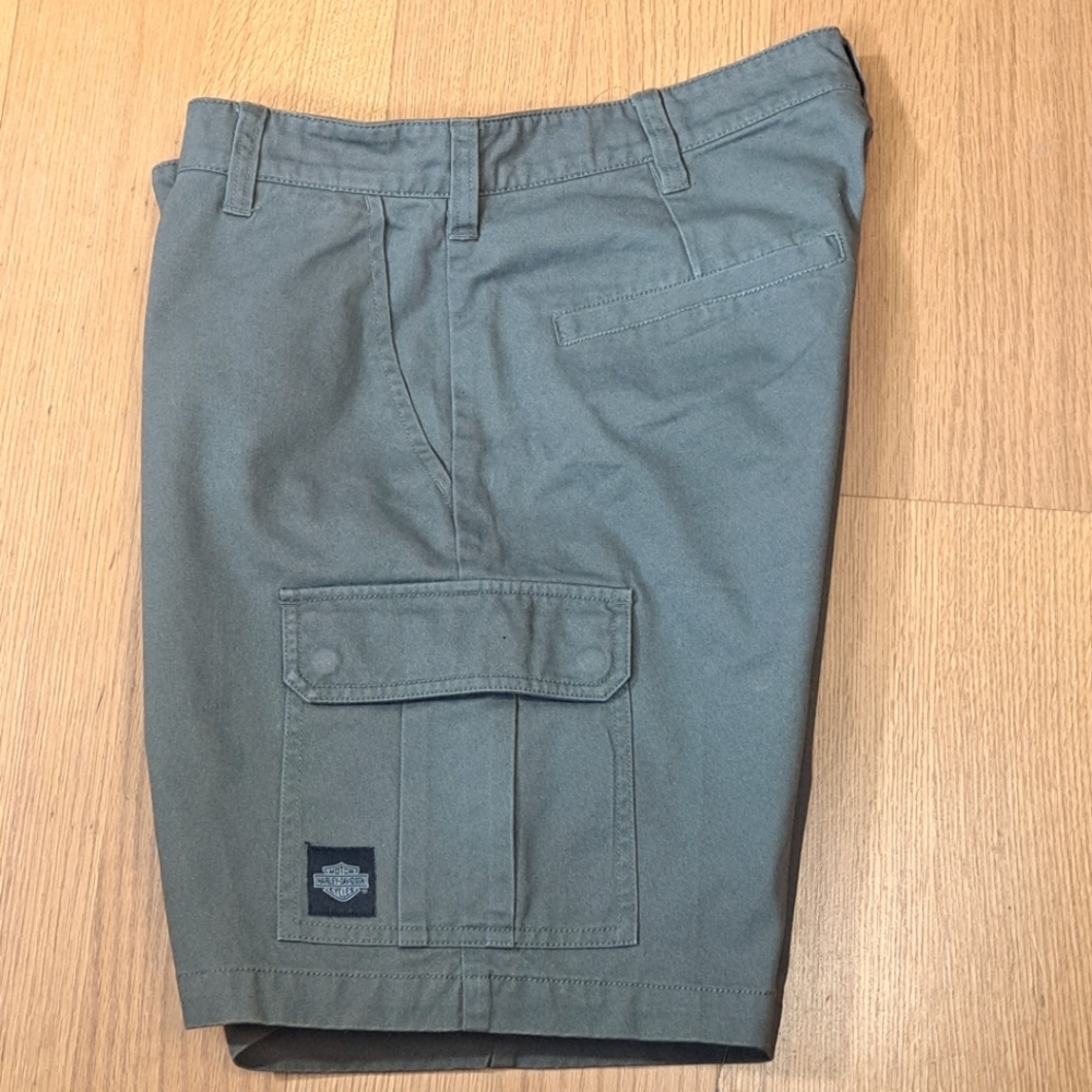Harley-Davidson Men’s Milwaukee Cargo Shorts – Forest Green (Size 32) | Preowned